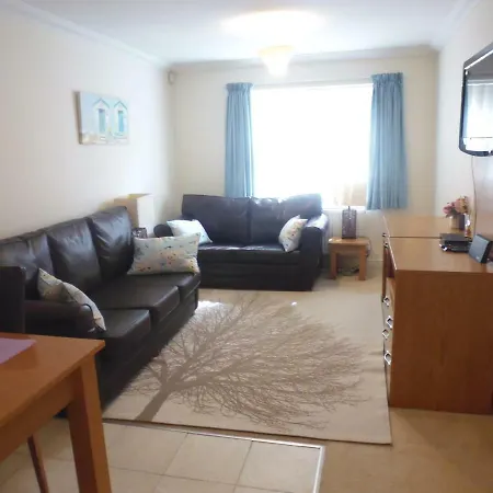 Walking Distance To Beach , Close To Town Center-2